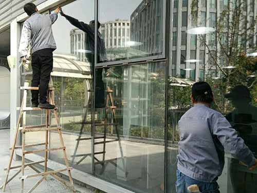 擦玻璃门窗清洗