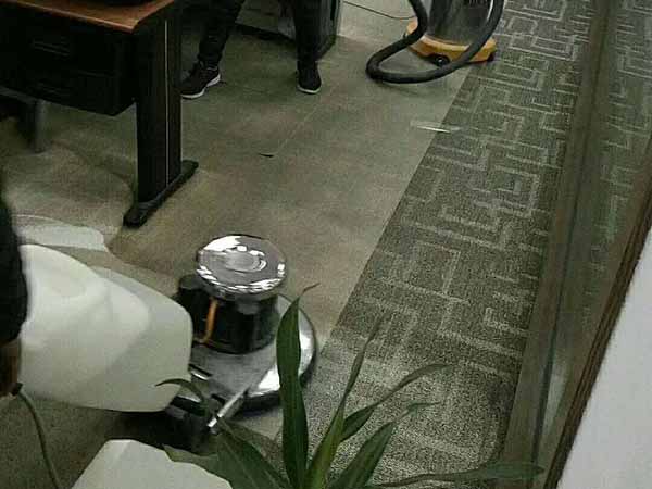 长宁地毯清洗公司:家庭、办公室、酒店、餐厅等各个场所的地毯清洗和护理