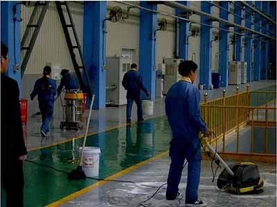 工厂定点日常保洁：清理垃圾和杂物、清扫地面、擦拭机器和设备、清洁公共区域和卫生间、更换空气过滤器等