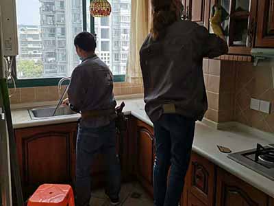 黄浦开荒保洁公司，包括地面、墙面、玻璃、卫生间等