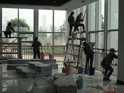 工程开荒保洁:彻底清除建筑物内的灰尘、污垢和垃圾；确保所有卫生死角得到清洁；对特殊区域进行消毒和除臭