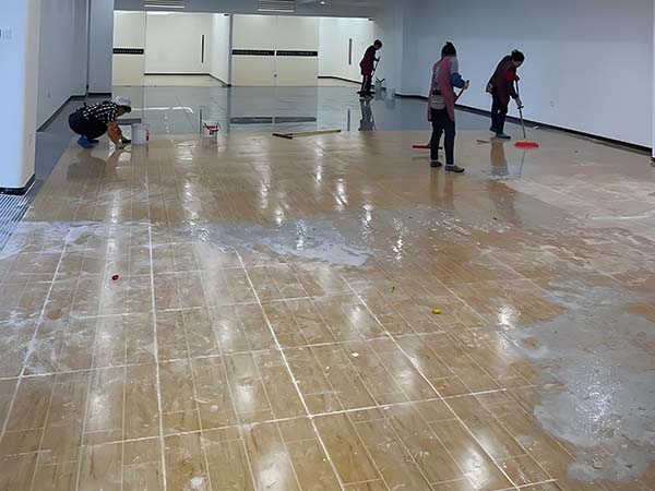 装修后地面开荒清洗