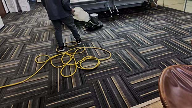 地毯清洗局部污渍处理