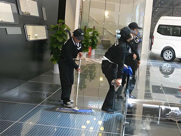 展会卫生间高峰期保洁如何应对？