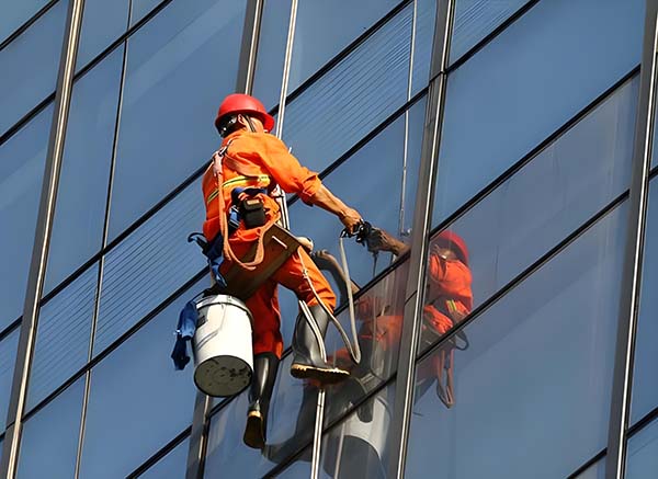 玻璃幕墙清洗价格